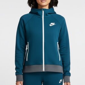 Nike Tech Fleece Full Zip Cape Hoodie
Jacket SZ Small